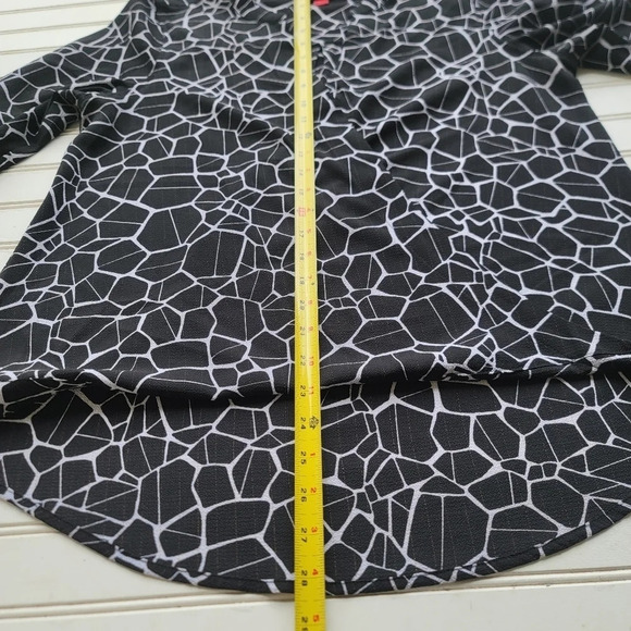 Jennifer Lopes Women’s Top Blouse Animal Print Black White Gold Print V-Neck M - Picture 16 of 16